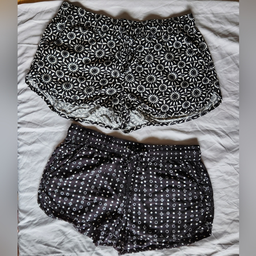 Women's SO Flowy black and white Shorts size L/XL